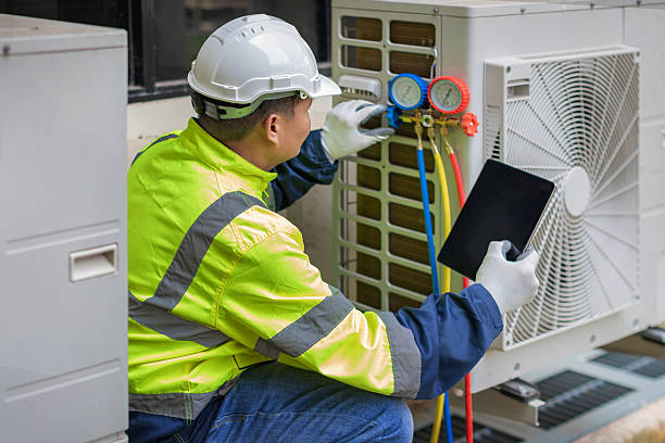 Professional Hvac technician working in Crystal Lake, CT